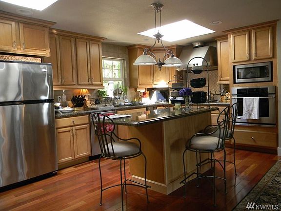 5th image of 1131 Queets Dr