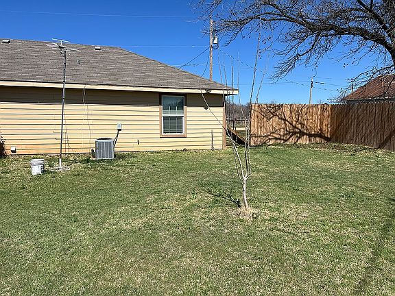 4th image of 206 S 3rd St E