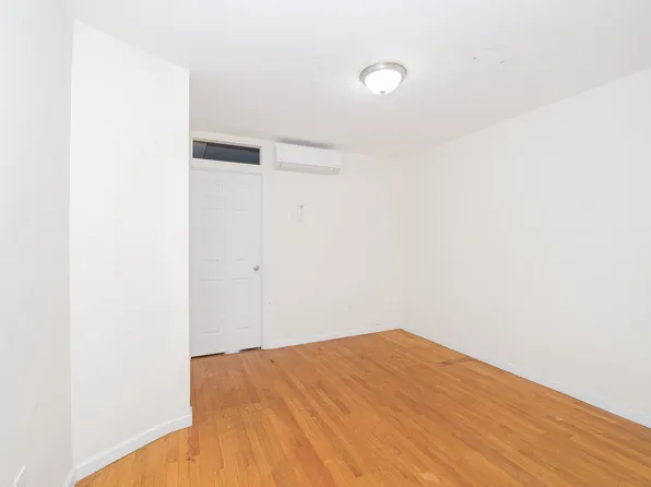 2162 Brown Street image 10 of 14