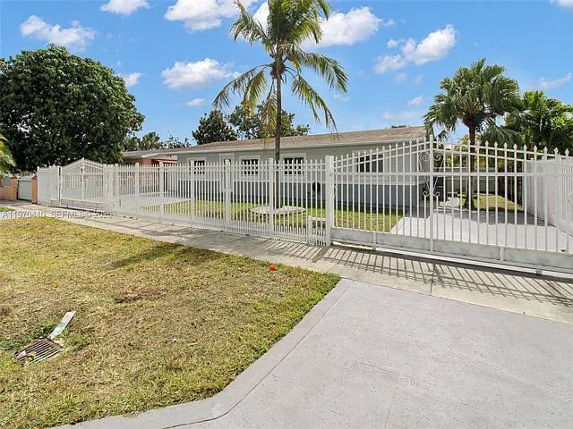 11740 SW 182nd Ter — Photo 14