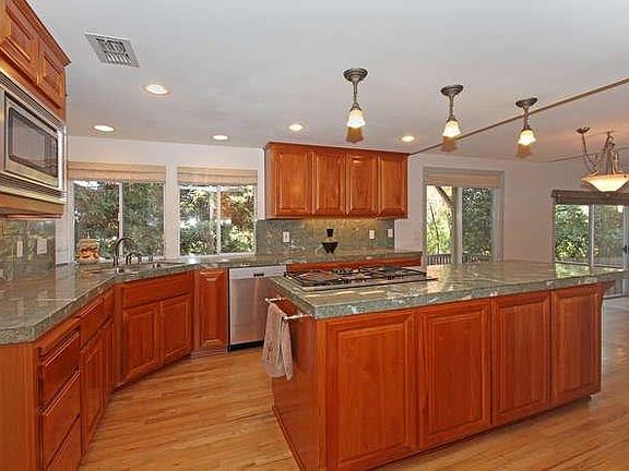 4th image of 2700 Alice Ct