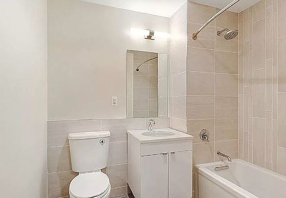 5th image of 25-21 43rd Ave Penthouse 5