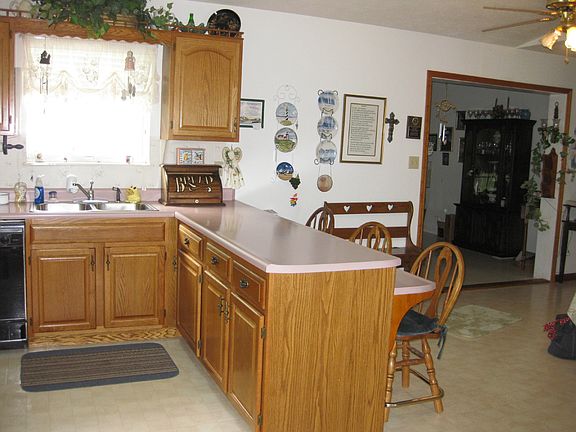 5th image of 3444 Lake Dr