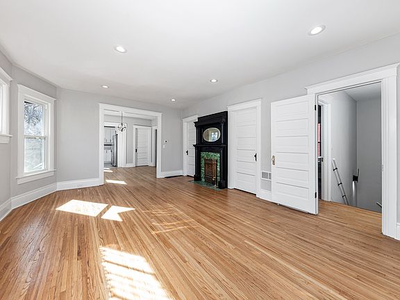 4th image of 416 Buell Ave