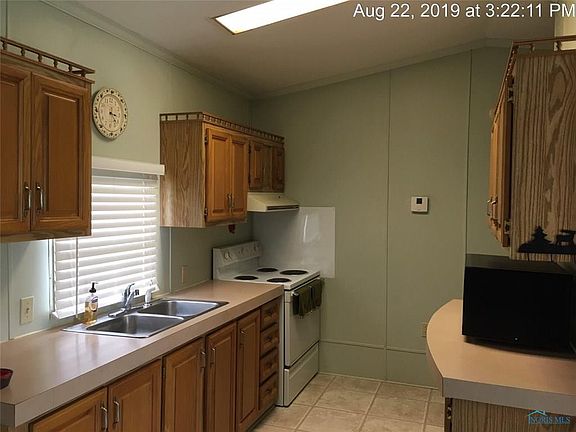 5th image of 305 W Maple St