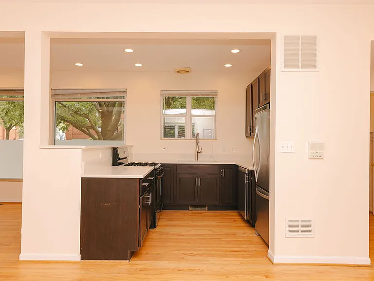 1901 W George St #1 — Photo 7