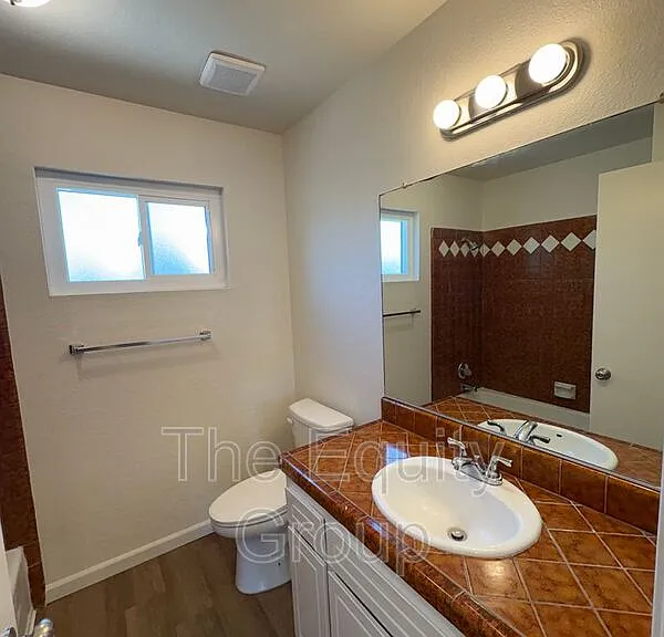 1469 Ben Franklin Ave — Photo 14