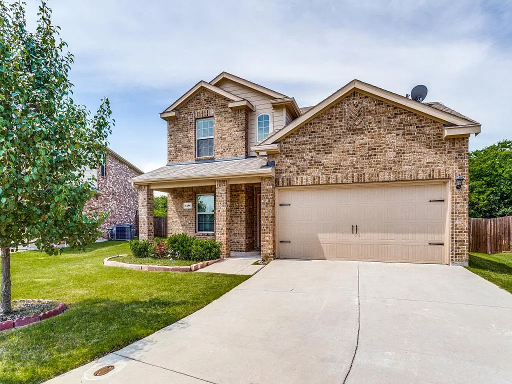 5 bed, 2338 sqft, $2,450 — Photo 1