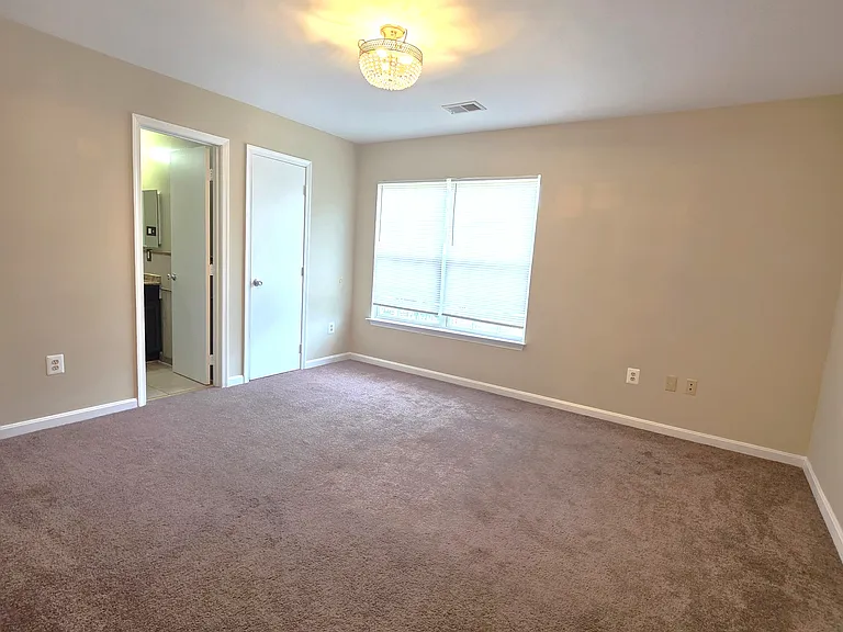 940 Newington Ct — Photo 11