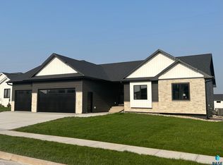 313 N Sugar Leaf Ln, Sioux Falls, SD 57110