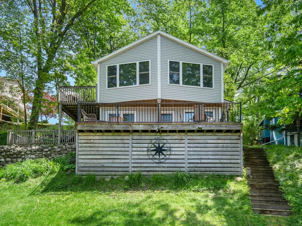 26970 Lake Dr, Lawton, MI 49065