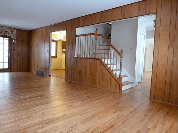 3rd image of 15115 Kinloch