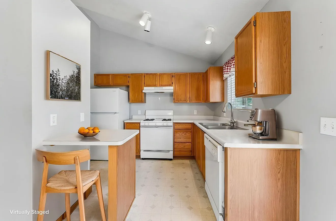 3 bed, 1339 sqft, $2,100 — Photo 4