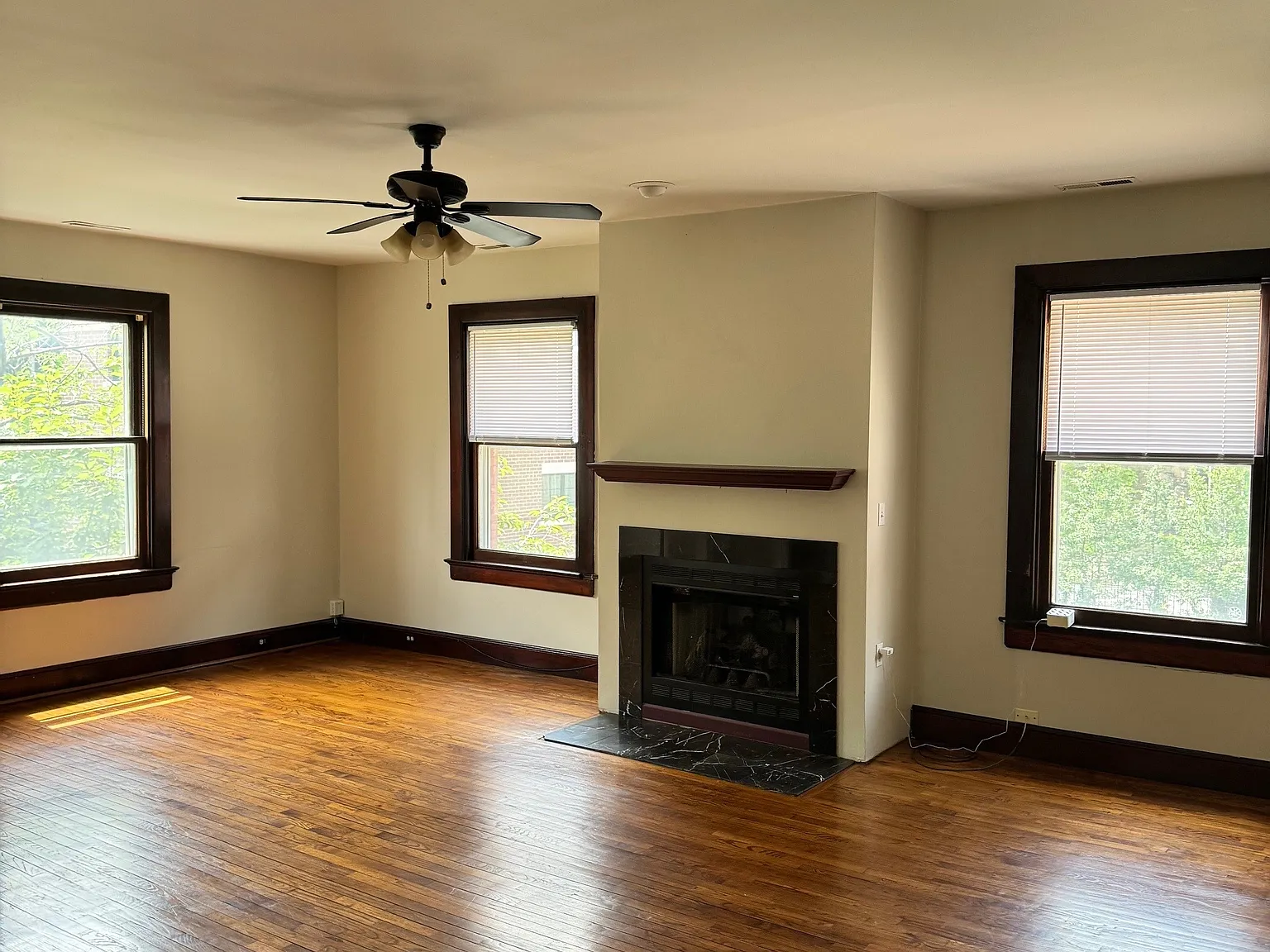 3 bed, 2000 sqft, $2,250 — Photo 1
