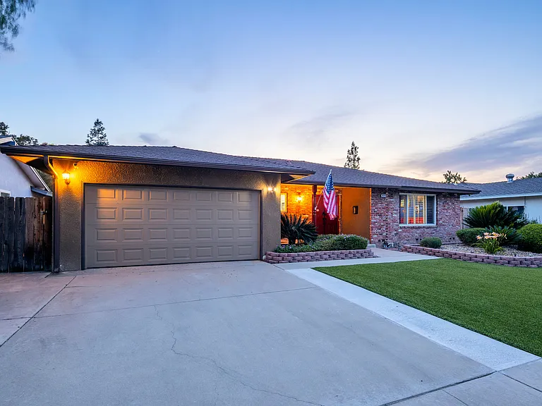 6519 N Mariposa St — Photo 53