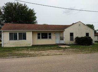 320 E North St, Creston, IL 60113