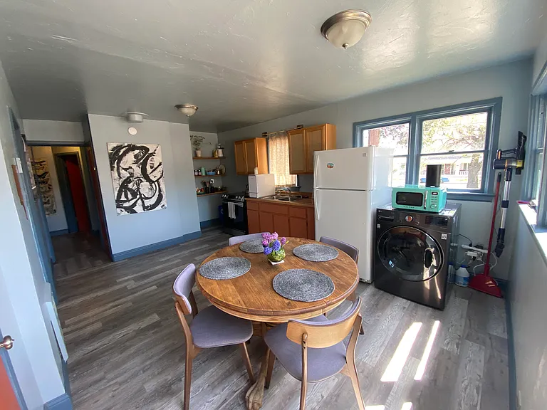 Kitchen area, washer/dryer area