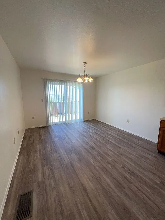 2 bed, 1.5 bath, 1066 sqft, $1,477 — Photo 3