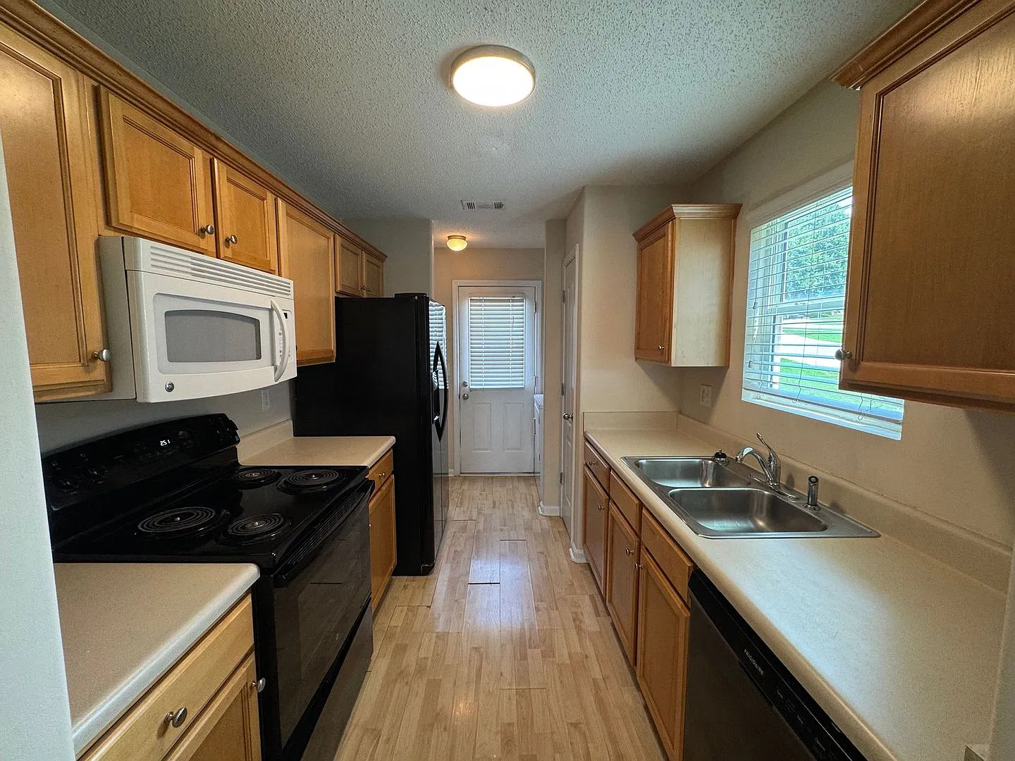 Bridgewater Home! Pre-Leasing For August 1 2027! Save $1,072.50 Upfront When You Sign A Lease Today! — Photo 3