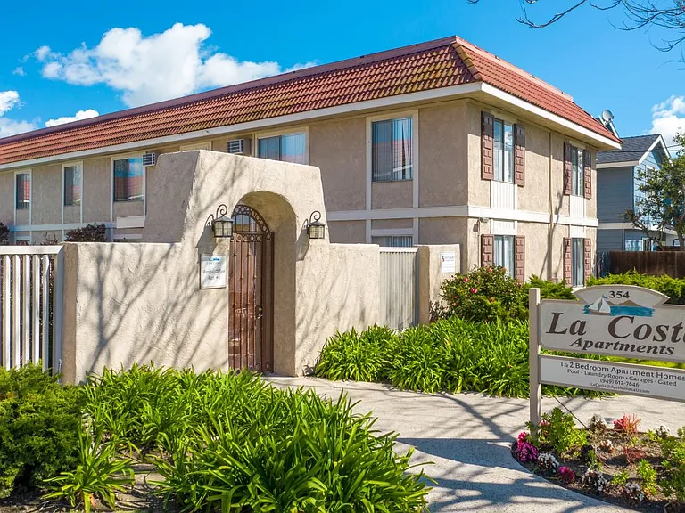 La Costa Apartments — Photo 1