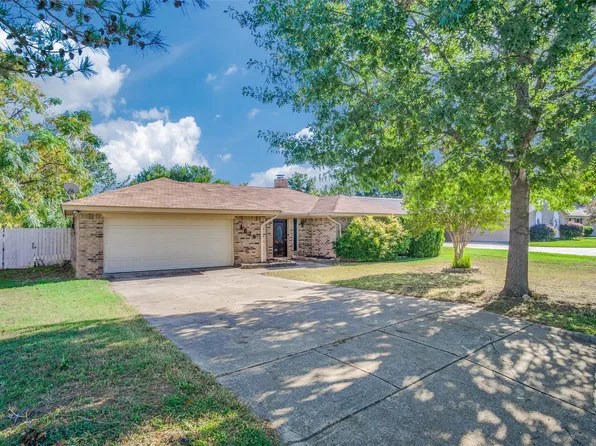 1628 Edge Hill Rd, Benbrook, TX 76126