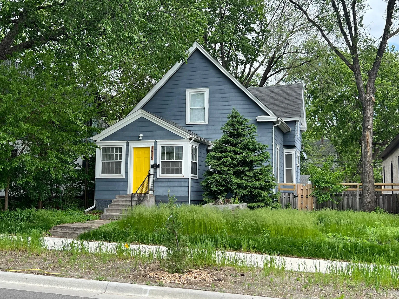 1915 Johnson St NE — Photo 1