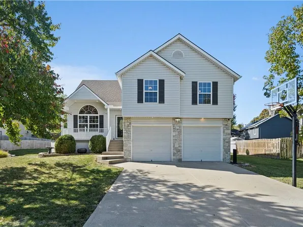 902 Montana Ridge Dr, Grain Valley, MO 64029