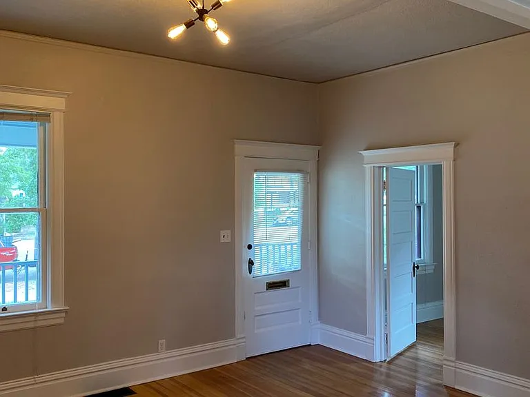 1011A N Corona St — Photo 7