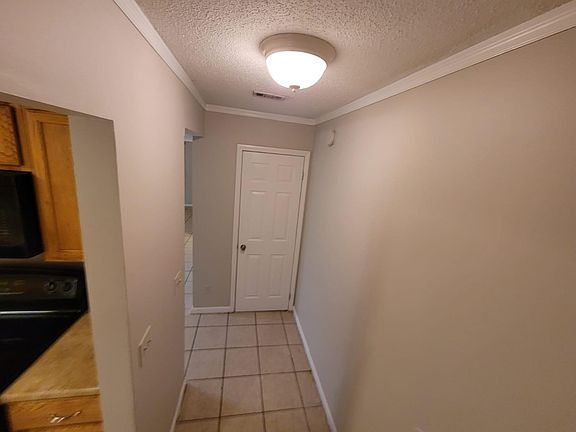 4th image of 901 Olmstead Dr APT 1A