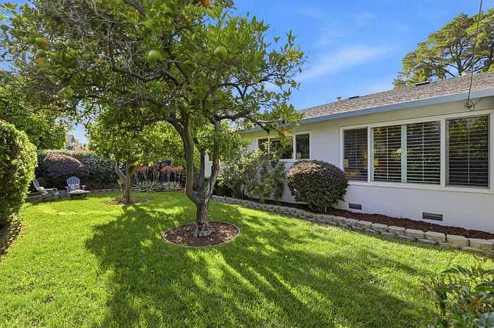 1670 Andalusia Way — Photo 33