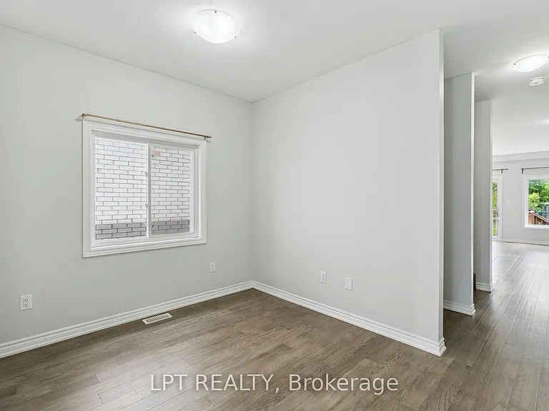 217 Louise St — Photo 14