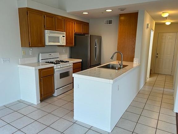 3rd image of 25605 Prospect Ave