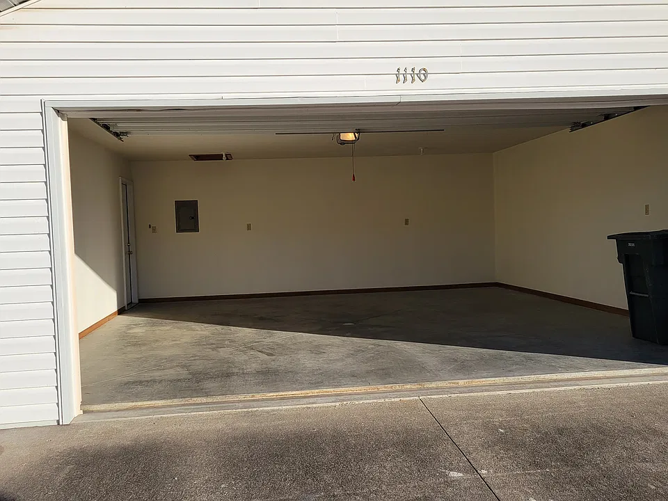2 CAR GARAGE