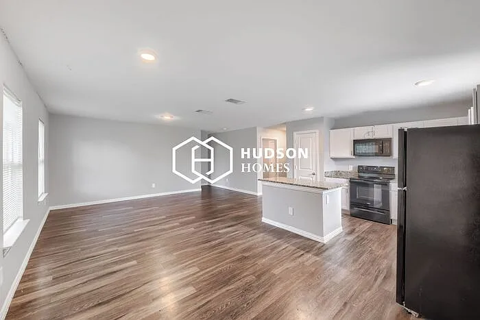 3 bed, 2.0 bath, 1298 sqft, $1,449 — Photo 4