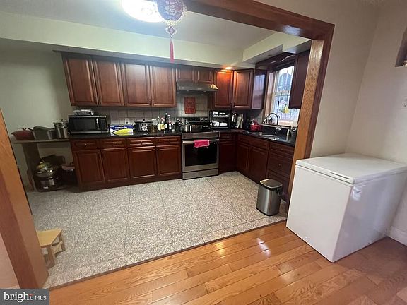 5th image of 2936 Disston St