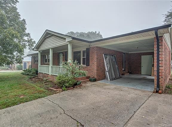 3rd image of 1007 Sherwood Ln