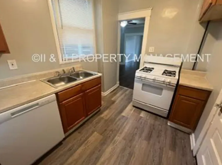 219 W 37th St #2E — Photo 8