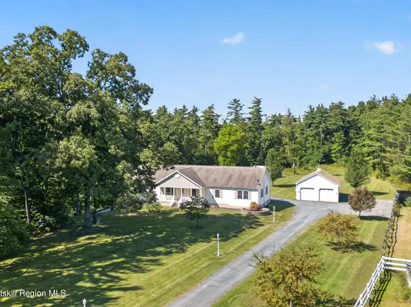 5 Den Besten Way, Castleton, NY 12033