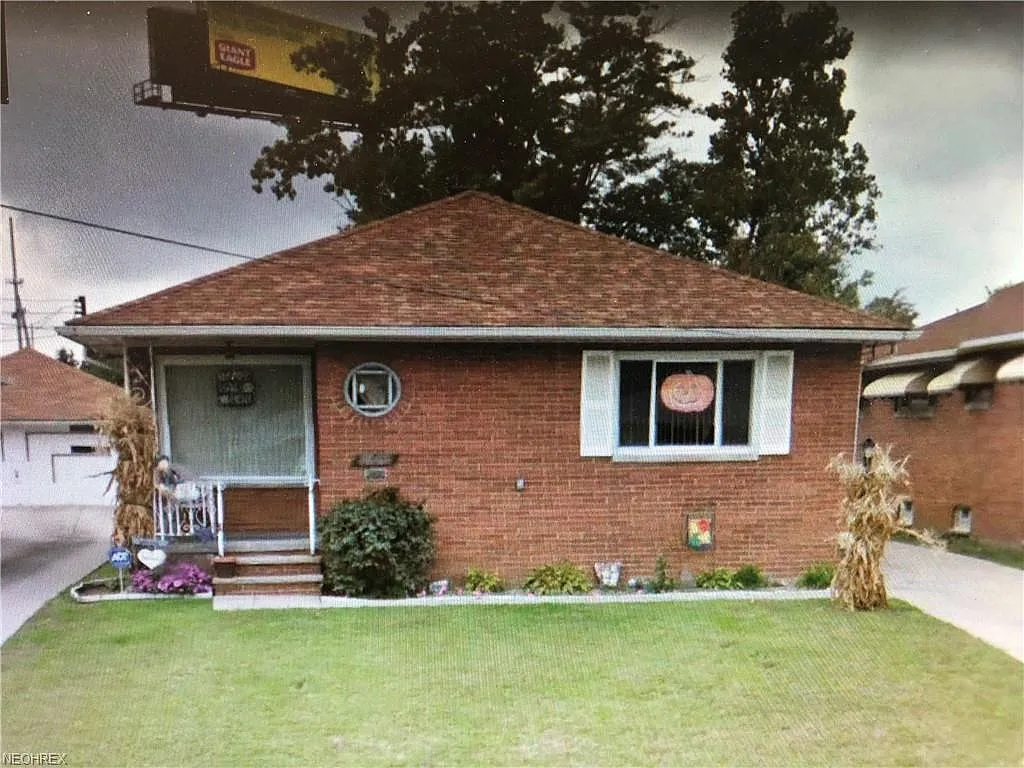 5258 E 135th St photo 1