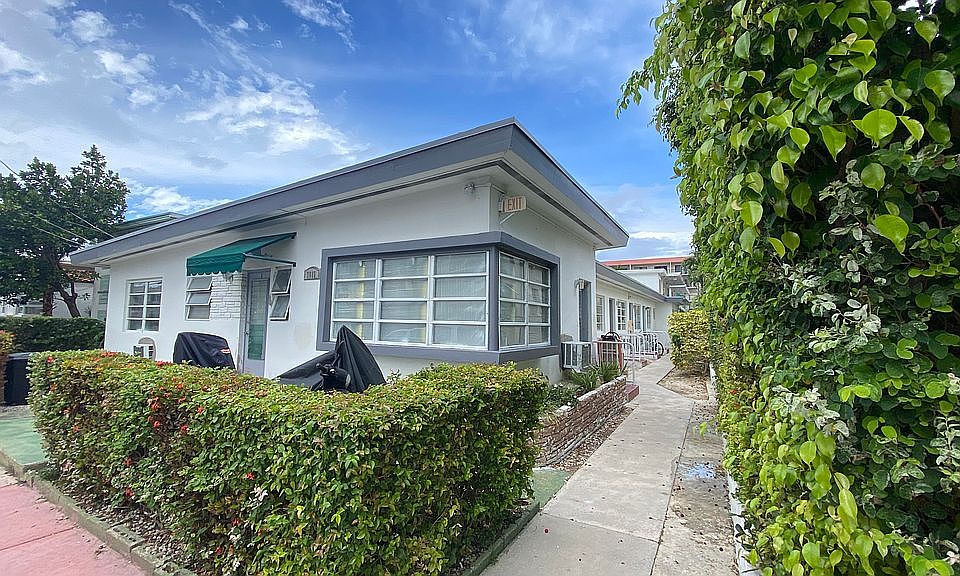 1st image of 7815 Byron Ave