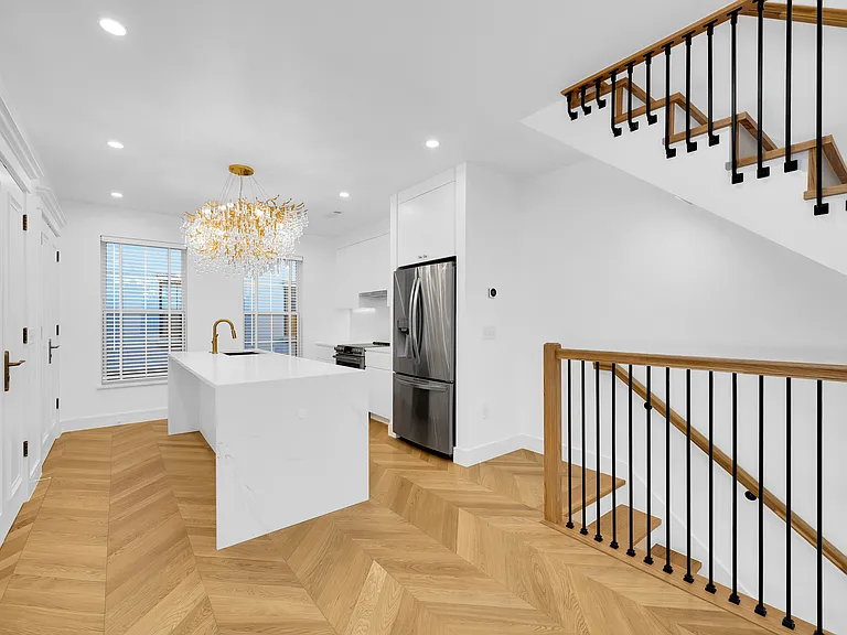 325 SW 5th St — Photo 15
