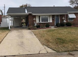 7420 Ray Ave, Saint Louis, MO 63116