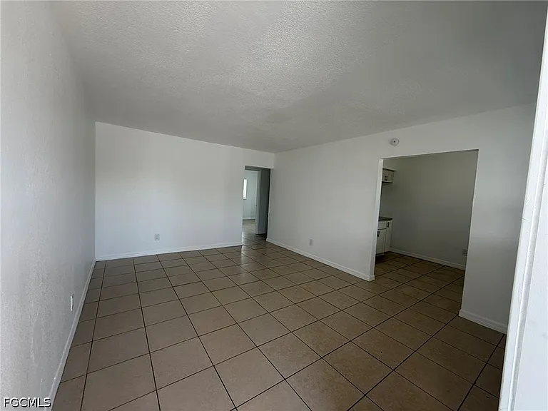 2452 Stella St #101 — Photo 9