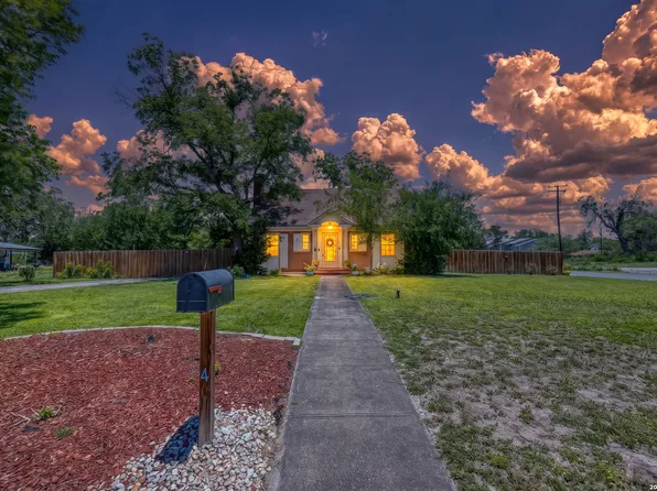 440 S GETTY, Uvalde, TX 78801