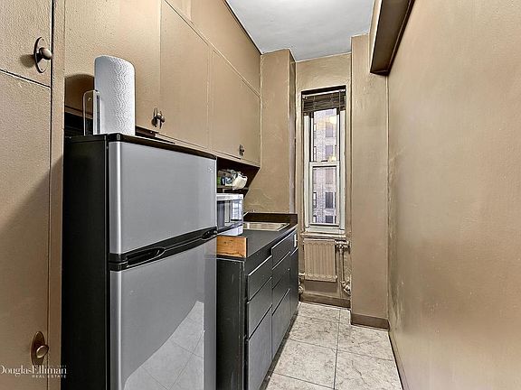 5th image of 220 Madison Ave APT 9G