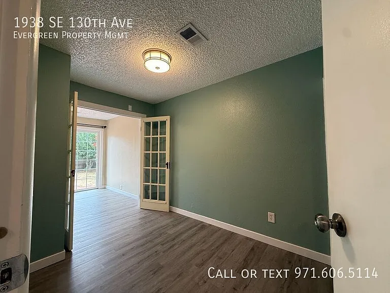 1938 SE 130th Ave — Photo 16