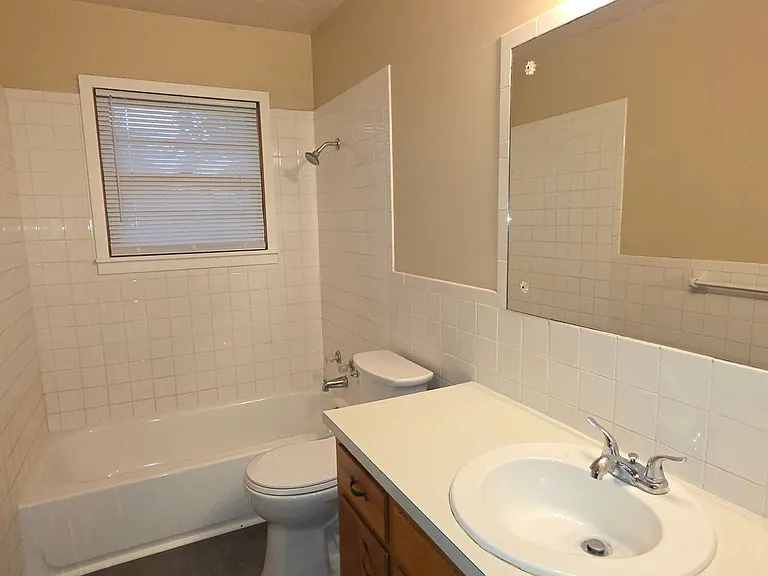 2223 N Link Ave — Photo 9