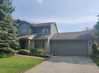 1 Deerfield Ln, Beachwood, OH