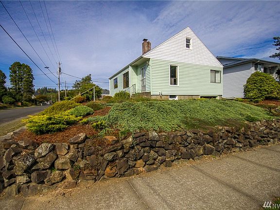 3rd image of 102 N Sylvia St