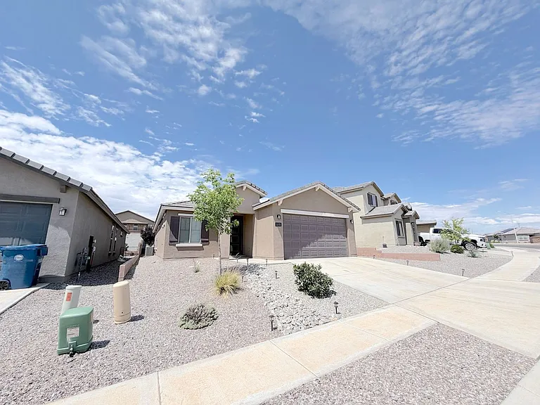 1172 Vallecito Loop NW — Photo 2